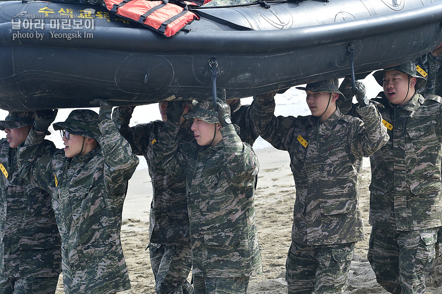 신병1315기1교육대3주차_해상돌격훈련_8000.jpg