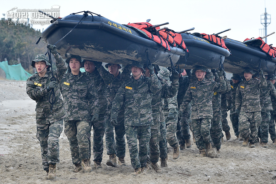신병1315기1교육대3주차_해상돌격훈련_7882.jpg