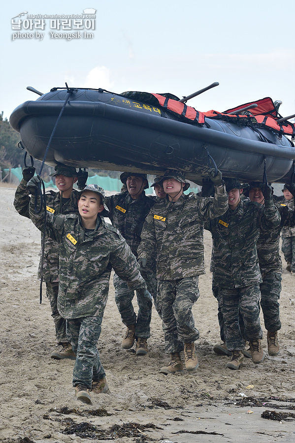 신병1315기1교육대3주차_해상돌격훈련_7889.jpg