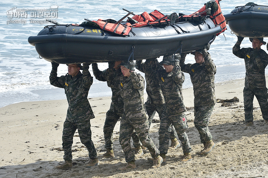 신병1315기1교육대3주차_해상돌격훈련_8041.jpg