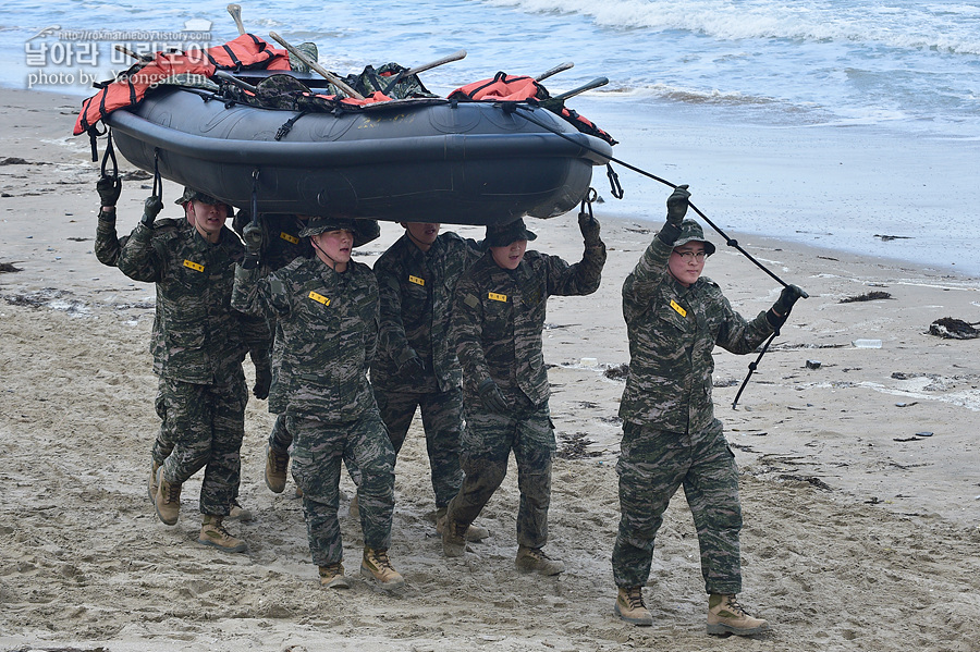 신병1315기1교육대3주차_해상돌격훈련_7854.jpg