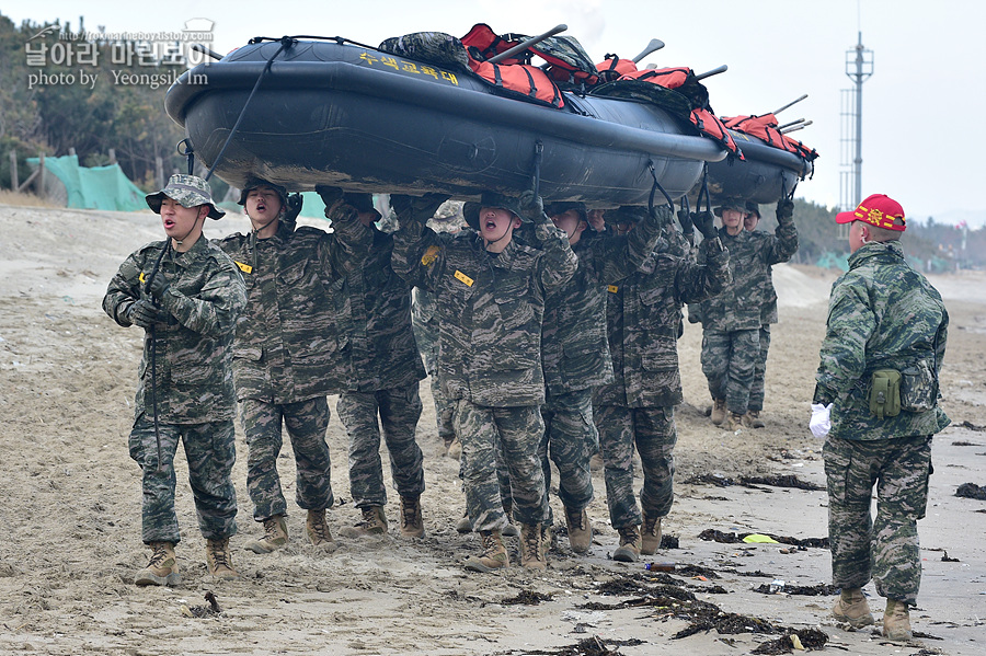 신병1315기1교육대3주차_해상돌격훈련_7897.jpg