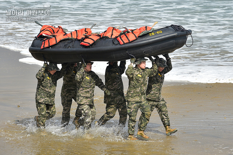 신병1315기1교육대3주차_해상돌격훈련_8108.jpg