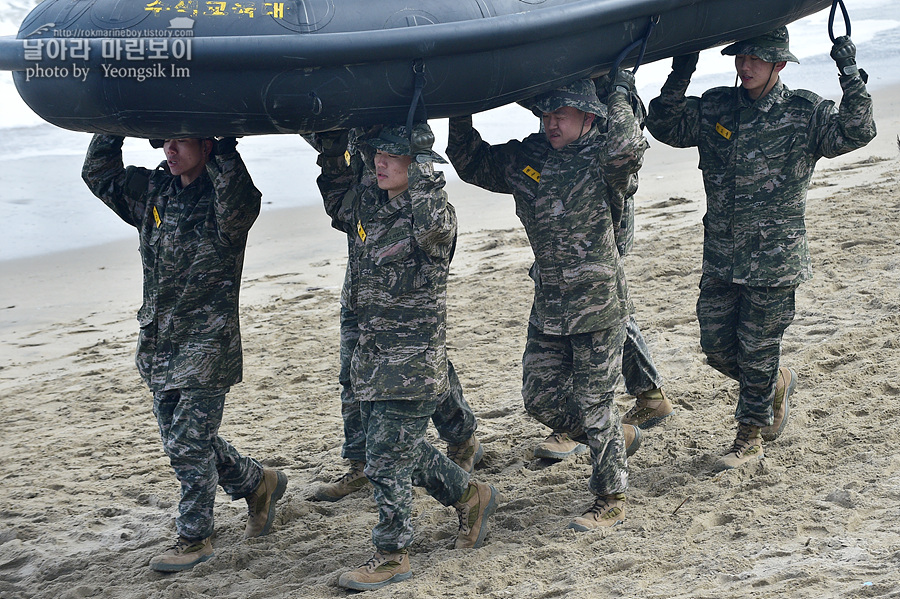 신병1315기1교육대3주차_해상돌격훈련_8010.jpg