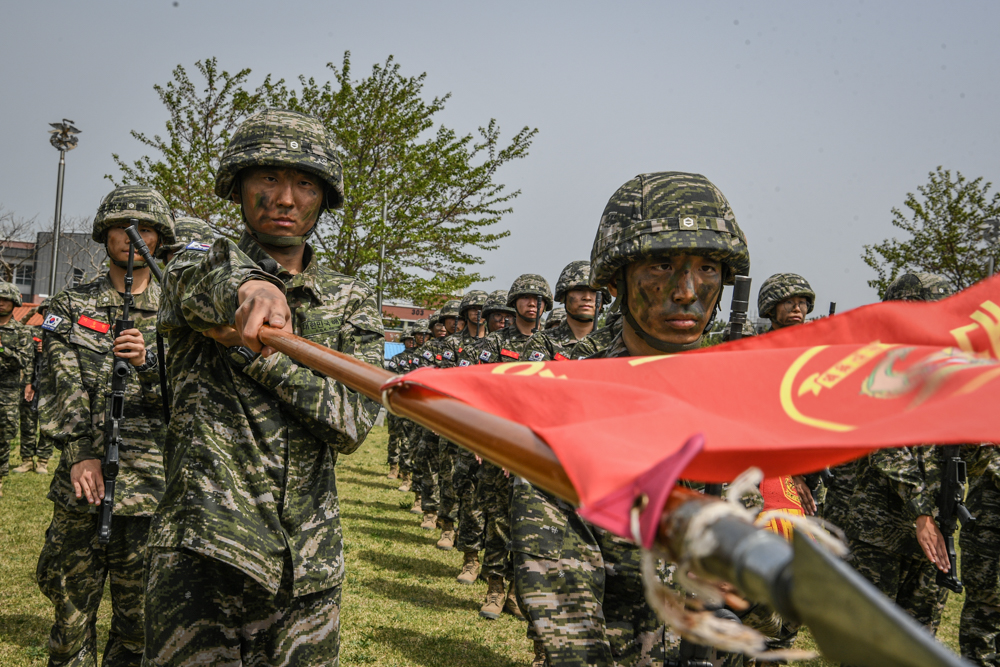 해병대 사관후보생 138기 천자봉 고지정복 및 빨간명찰 수여식 45.jpg