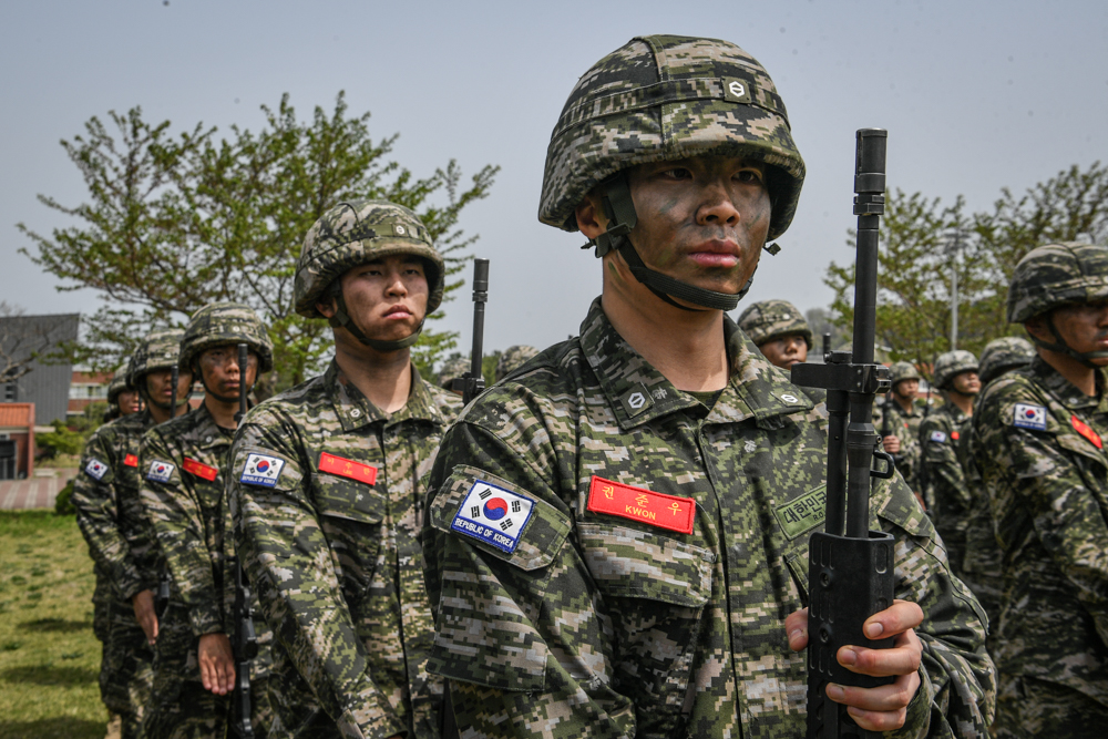 해병대 사관후보생 138기 천자봉 고지정복 및 빨간명찰 수여식 44.jpg