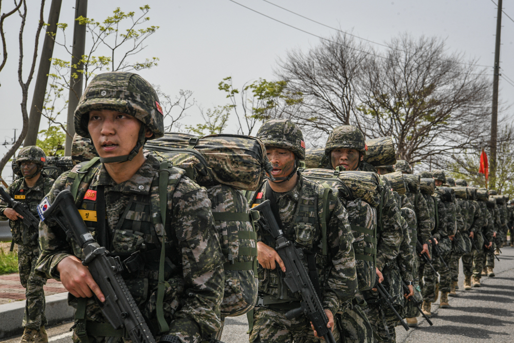 해병대 사관후보생 138기 천자봉 고지정복 및 빨간명찰 수여식 10.jpg