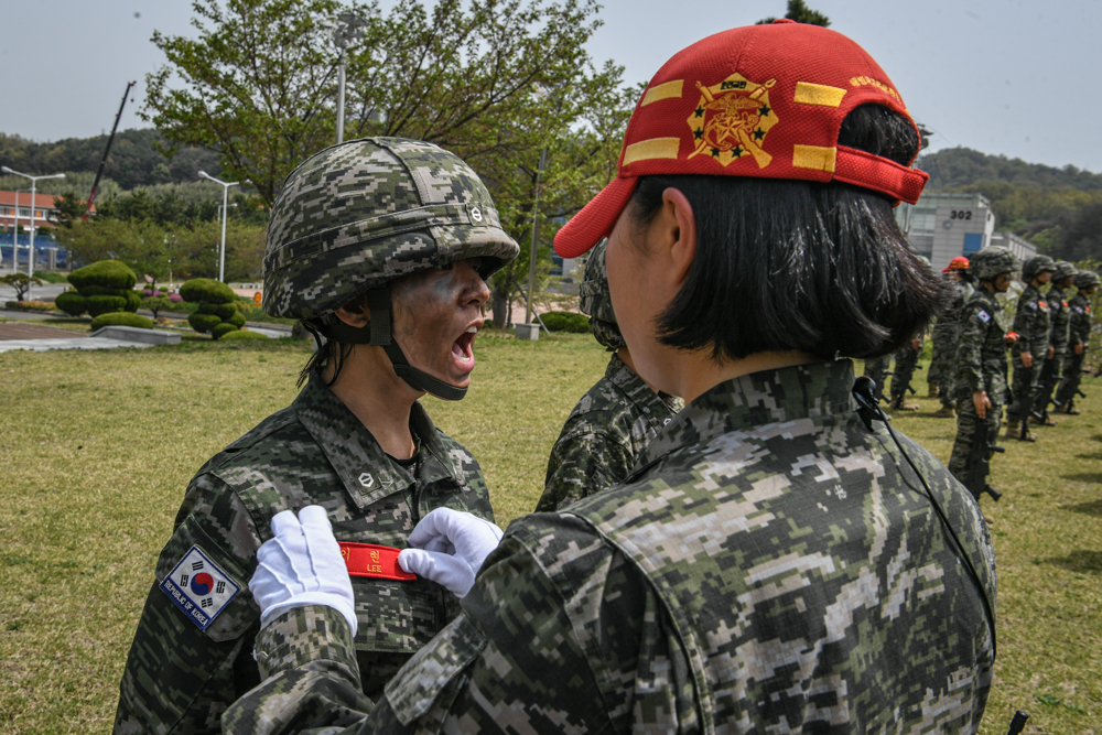 해병대 사관후보생 138기 천자봉 고지정복 및 빨간명찰 수여식 31.jpg