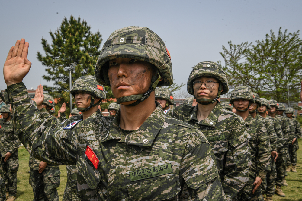 해병대 사관후보생 138기 천자봉 고지정복 및 빨간명찰 수여식 37.jpg