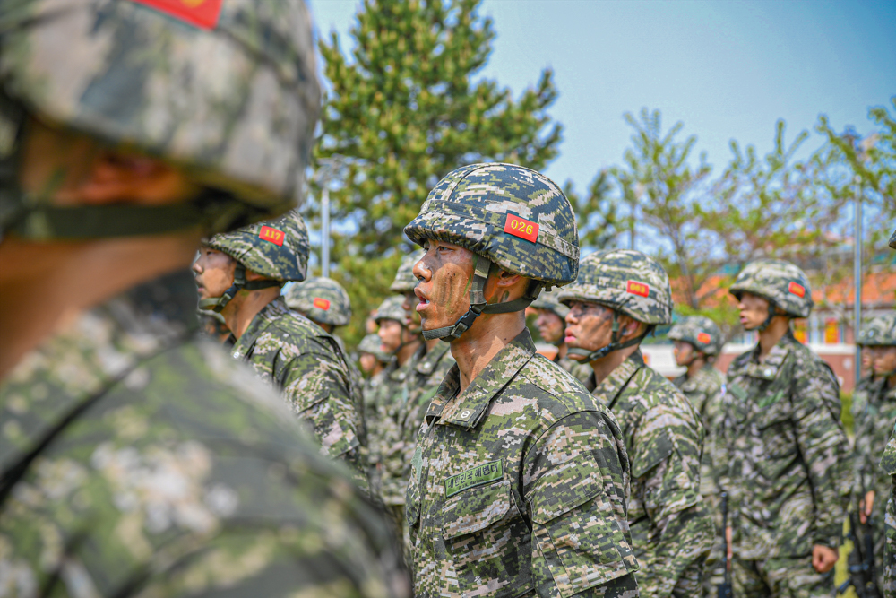 해병대 사관후보생 138기 천자봉 고지정복 및 빨간명찰 수여식 48.jpg