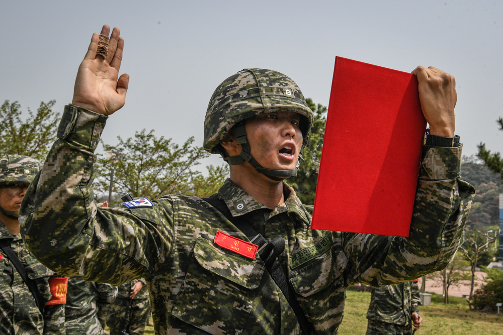 해병대 사관후보생 138기 천자봉 고지정복 및 빨간명찰 수여식 36.jpg