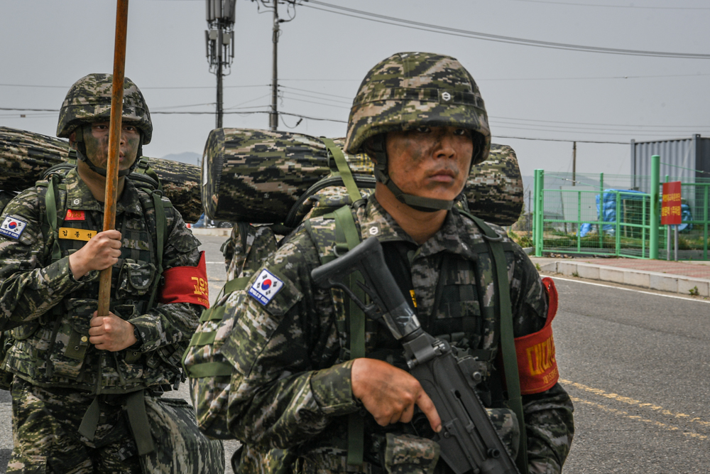 해병대 사관후보생 138기 천자봉 고지정복 및 빨간명찰 수여식 8.jpg