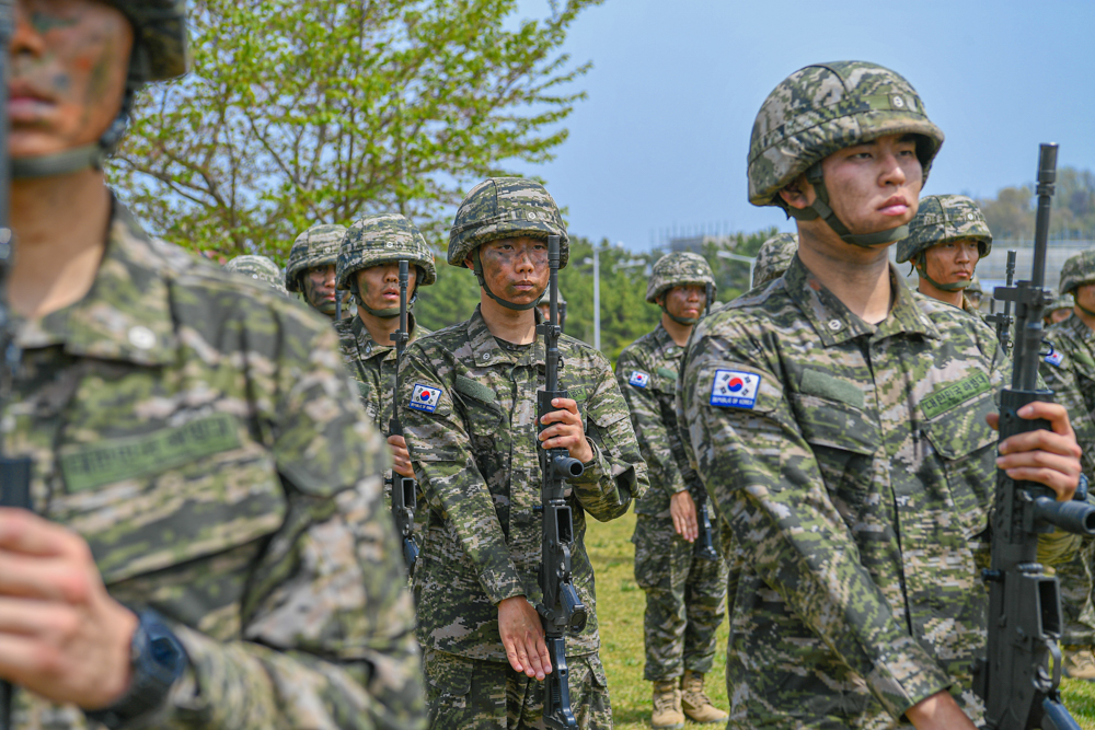 해병대 사관후보생 138기 천자봉 고지정복 및 빨간명찰 수여식 47.jpg