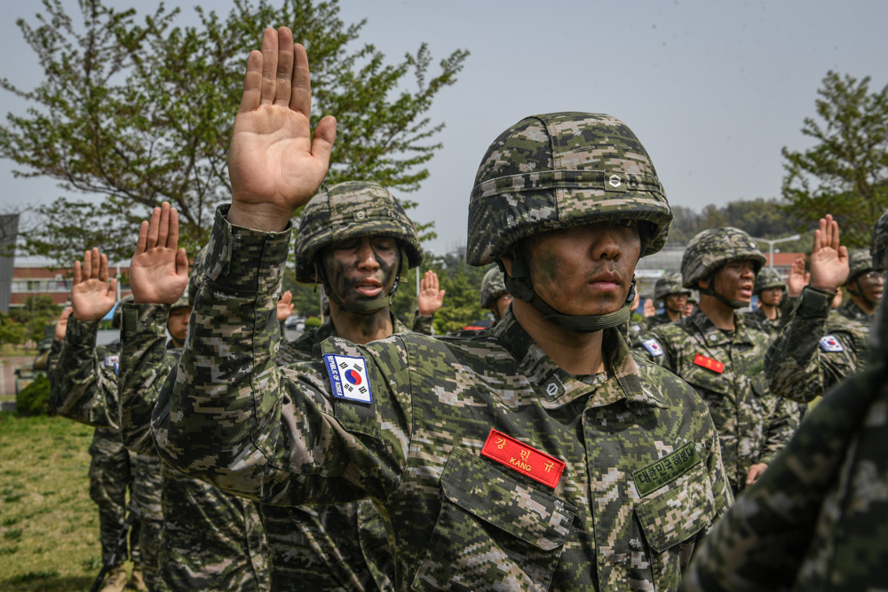 해병대 사관후보생 138기 천자봉 고지정복 및 빨간명찰 수여식 39.jpg