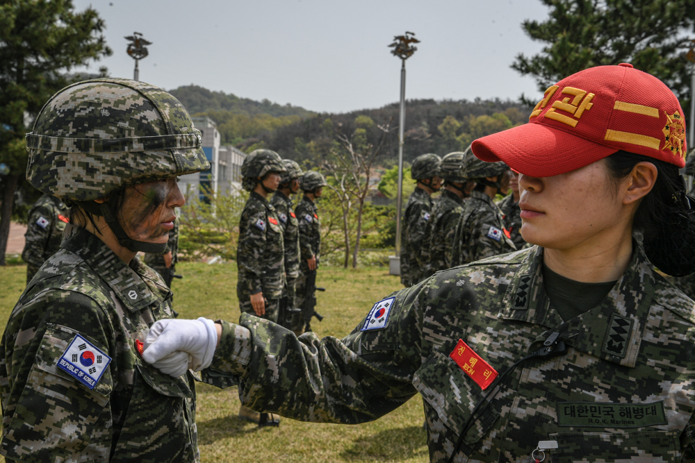 해병대 사관후보생 138기 천자봉 고지정복 및 빨간명찰 수여식 33.jpg