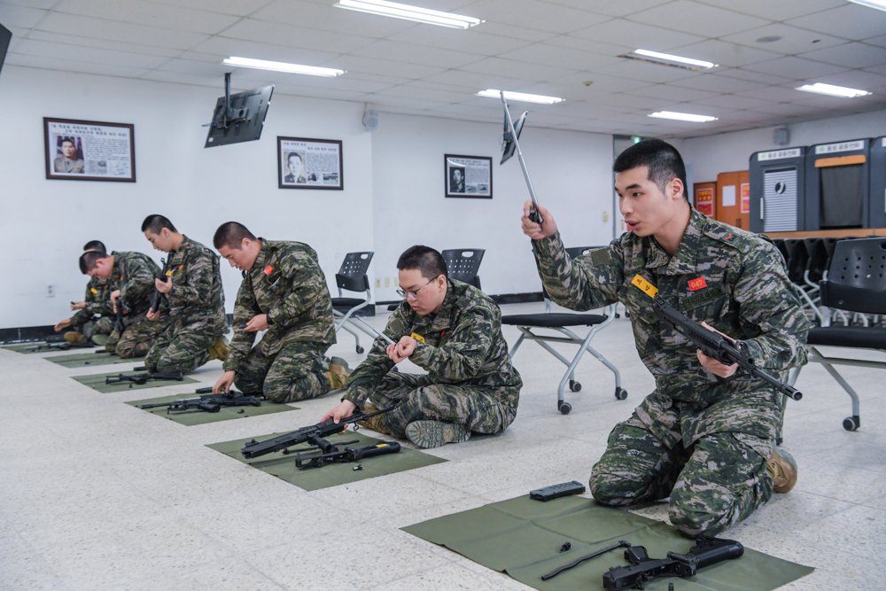 해병대 부사관후보생 405기 교관화 평가 4.jpg