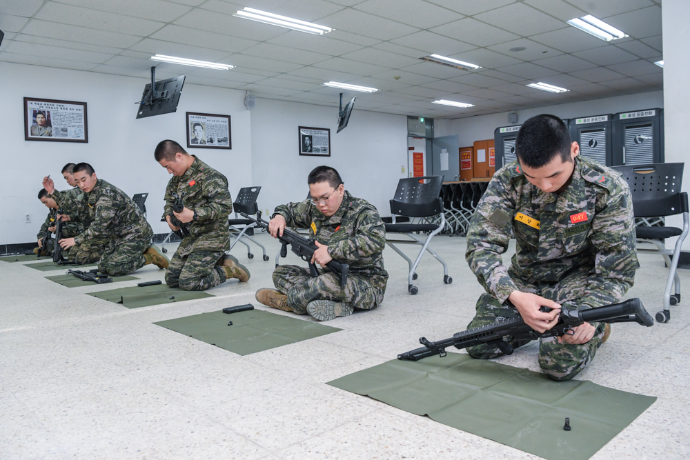 해병대 부사관후보생 405기 교관화 평가 2.jpg