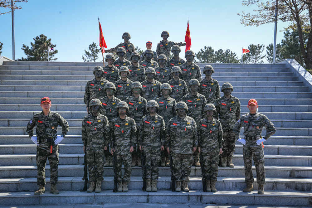 해병대 부사관후보생 410기 빨간명찰 수여식 12.jpg