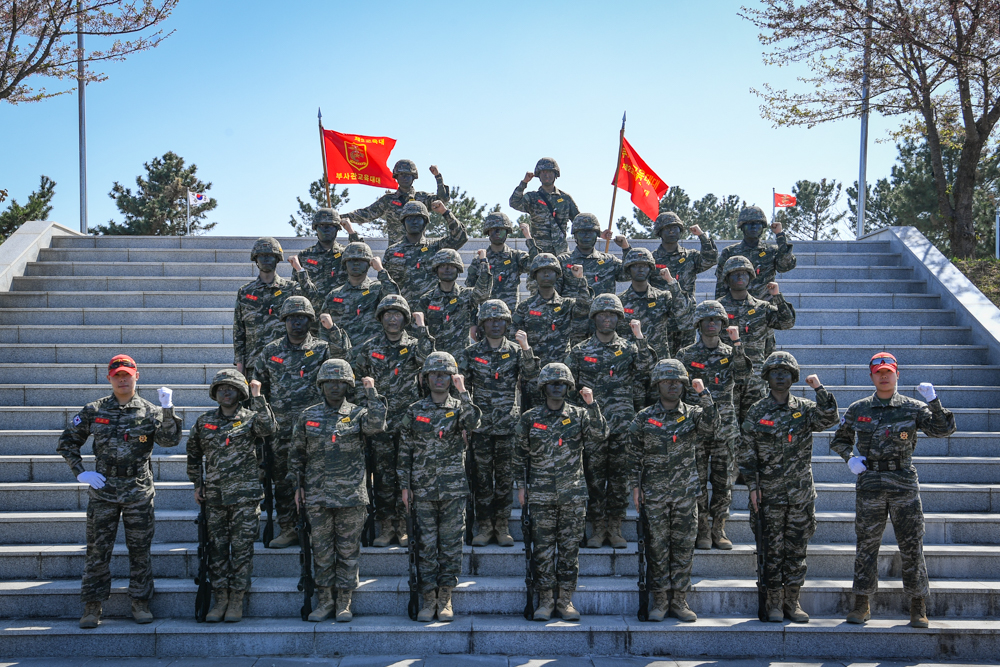 해병대 부사관후보생 410기 빨간명찰 수여식 15.jpg