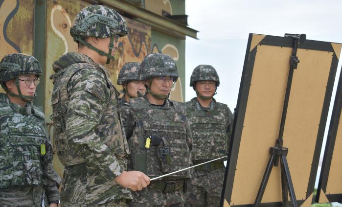 김경률 해군참모총장.jpg