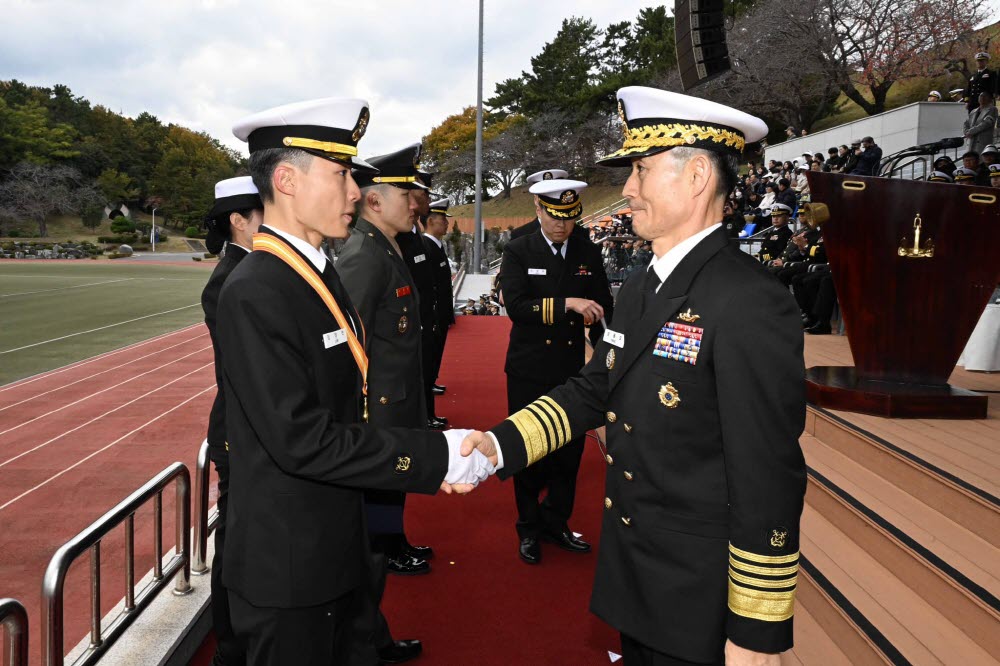제137기 해군·해병대 사관후보생 수료 및 임관식 3.jpg